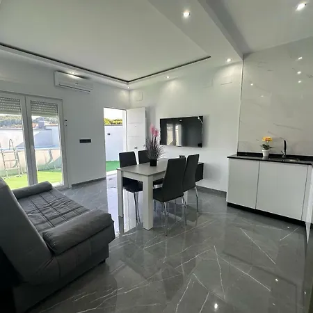 Encantadora Casa Con Piscina Portatil Ii Holiday home